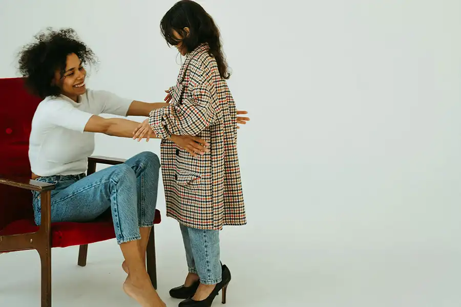 برای انتخاب لباسی با سایز مناسب، اندازهگیری دقیق دور سینه، دور کمر و قد الزامی است.