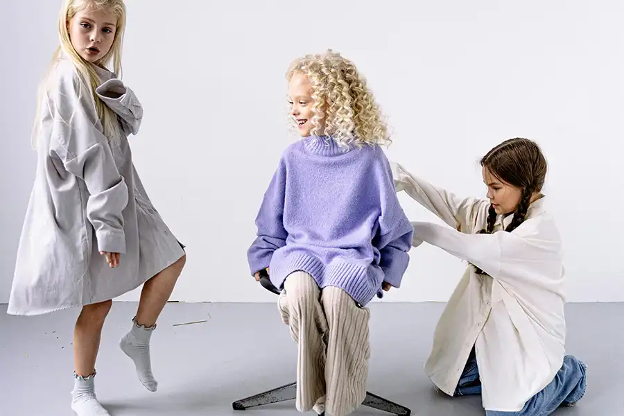 لباسی را انتخاب کنید که کودک به آن علاقه دارد و در آن احساس راحتی میکند.