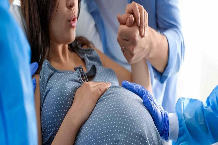 اولین شرط لازم برای انجام زایمان طبیعی بعد از جراحی سزارین، بررسی نوع و چگونگی برش ایجادشده در زمان سزارین است.