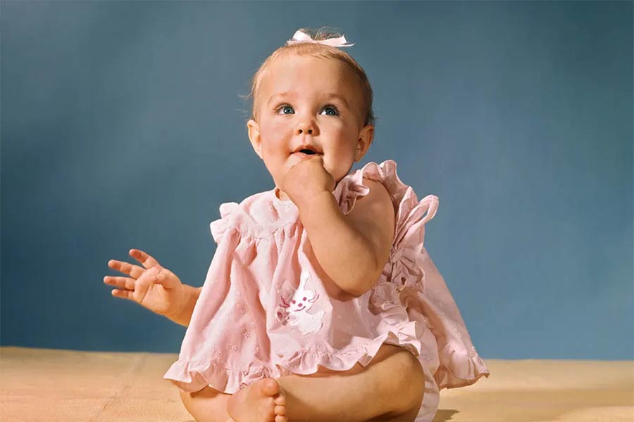 رنگهای صورتی ملایم، یاسی و گلبهی معمولاً برای نوزادان دختر از سری انتخابهای زیبا و دلنشین محسوب میشوند.