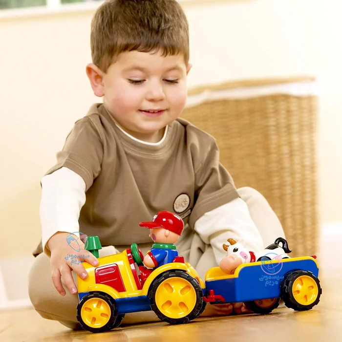 شامل تراکتور یدککش، آدمک و گاو برای بازی تخیلی و آموزشی