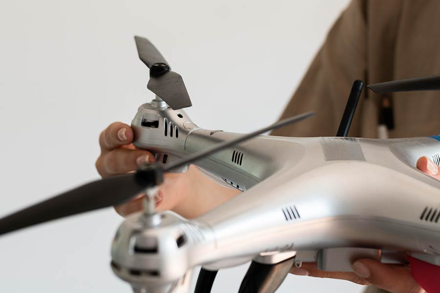 اسباببازیهای کنترلی با تقویت مهارتهای حل مسئله، تفکر منطقی و برنامهریزی، بر رشد شناختی و هوش کودک تاثیر مثبت میگذارد.