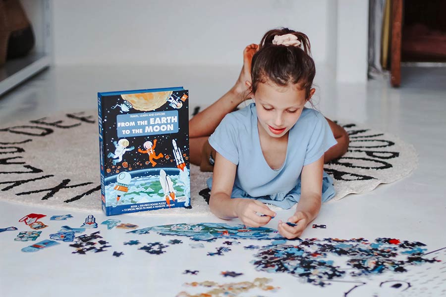 کودک در سن 6 تا 8 سالگی، میتواند یک پازل با ۷۲ تا ۲۰۰ قطعه درست کند.