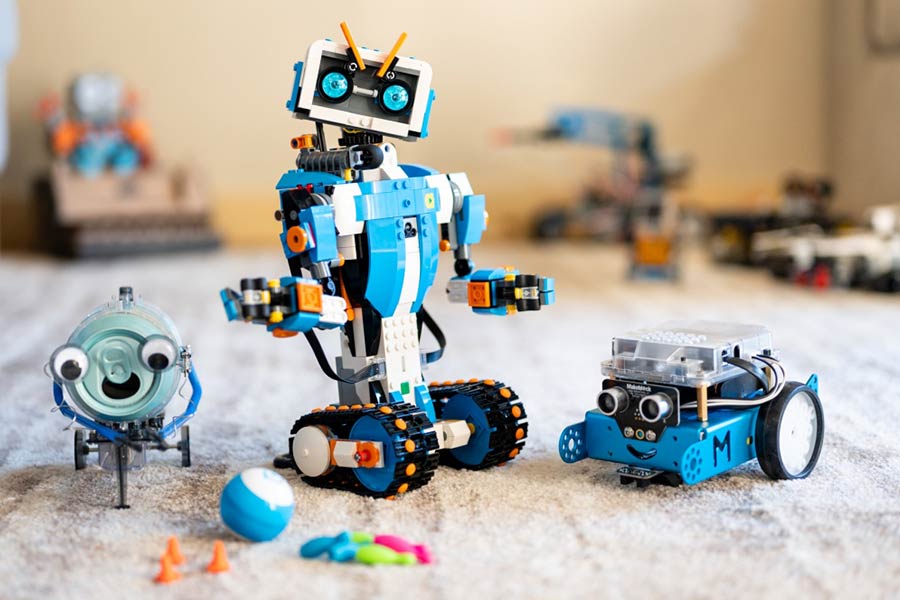 رباتهای هوشمند به تقویت مهارتهای اجتماعی و خلاقیت کودک کمک میکنند.