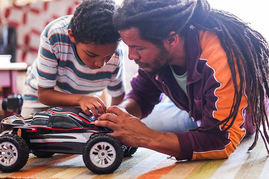 نگهداری منظم و صحیح از اسباببازی کنترلی به شما این امکان را میدهد تا عملکرد عالی اسباب بازی را تا مدت بیشتری تضمین کنید.