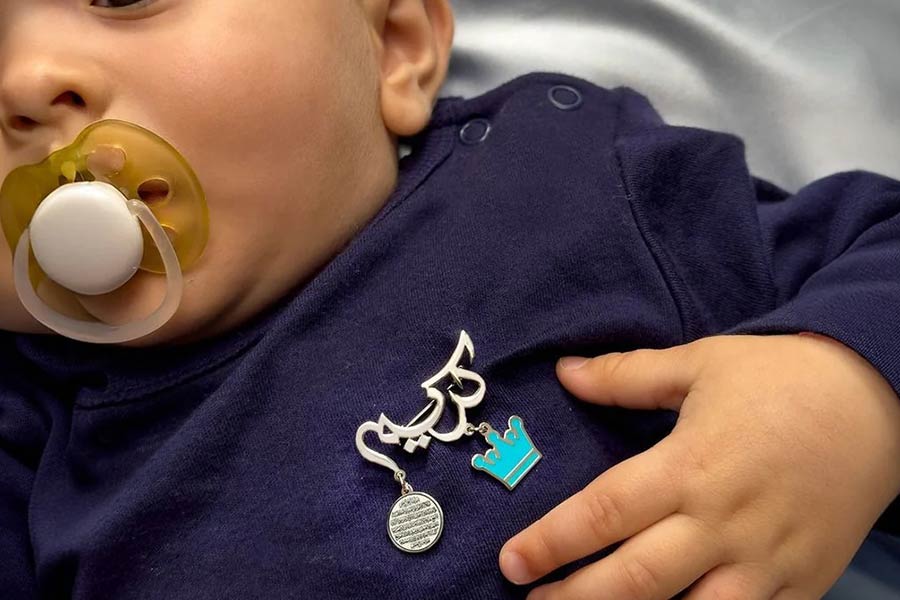 با سنجاق سینه‌های خاص هر لباسی رو دوست‌داشتنی‌تر کنید.