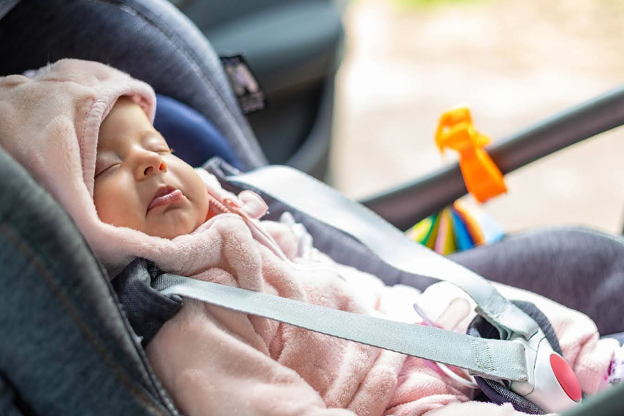 صندلی ماشین جویی با گواهینامه ECE R129/03، تضمینکننده امنیت بالا و نصب آسان است.